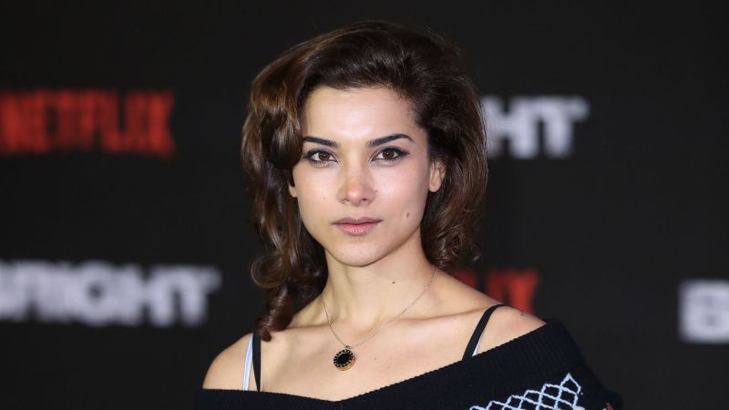 Seven Facts of The Punisher Actress Amber Rose Revah: Parents, Relationship with Neet Mohan, Mixed Race, & Notable TV Shows